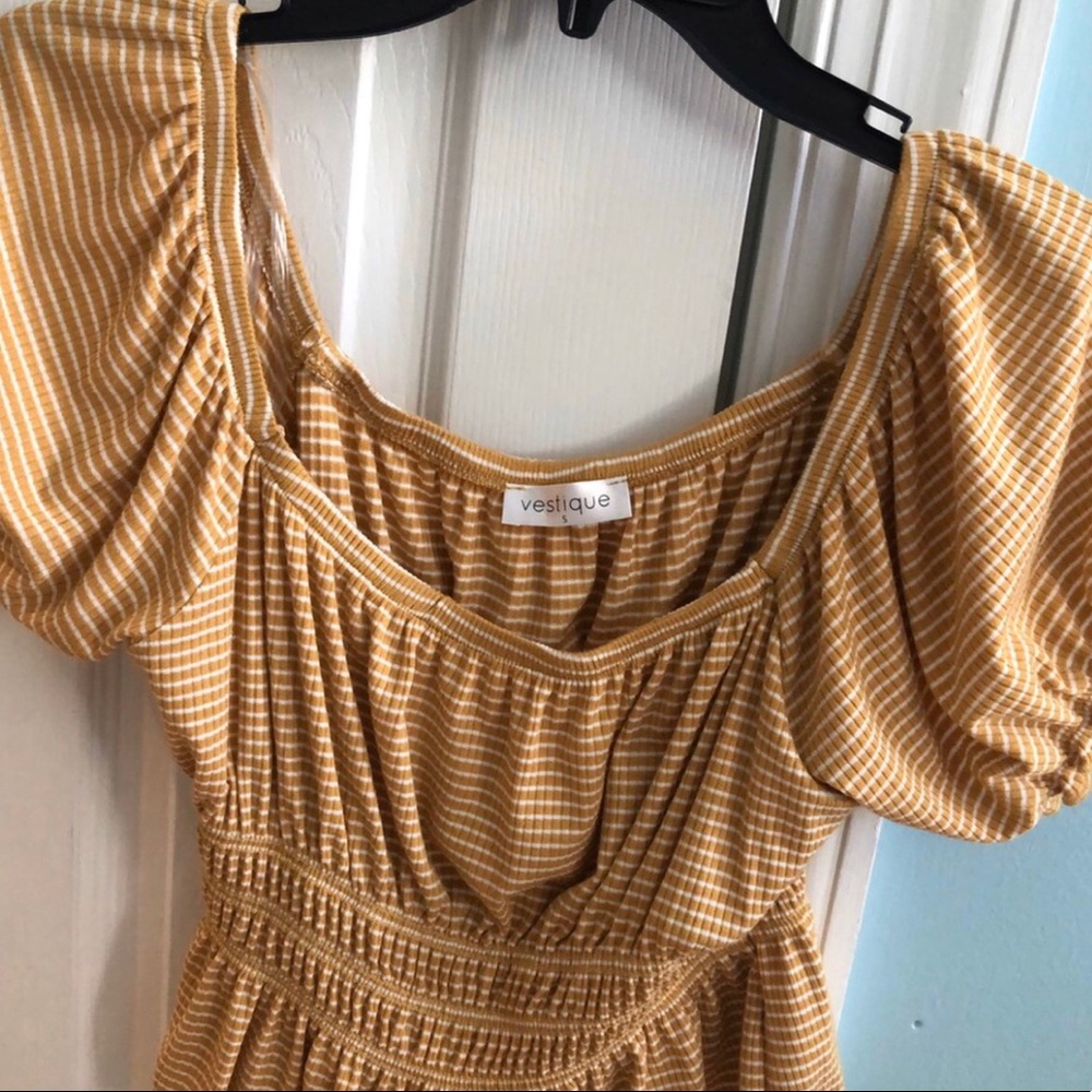 Vestique yellow top